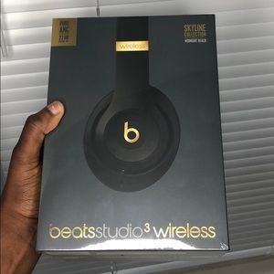 Studio 3 Wireless beats by Dre